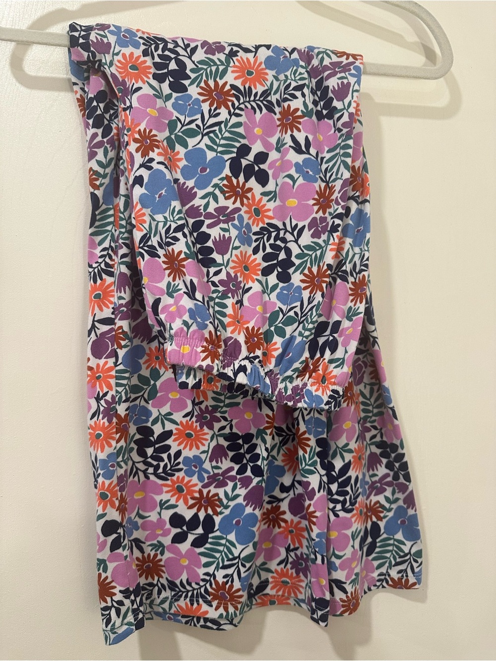Kate Spade Button-Up Short Sleeve Pajama with Capri pants. Inseam 24” Size L - Picture 6 of 6